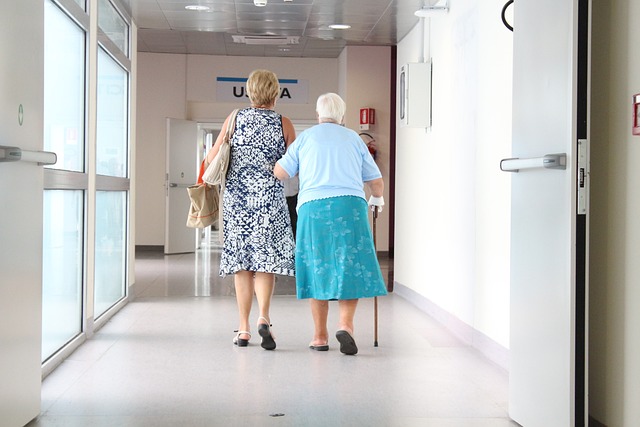 Seniorin im Krankenhaus